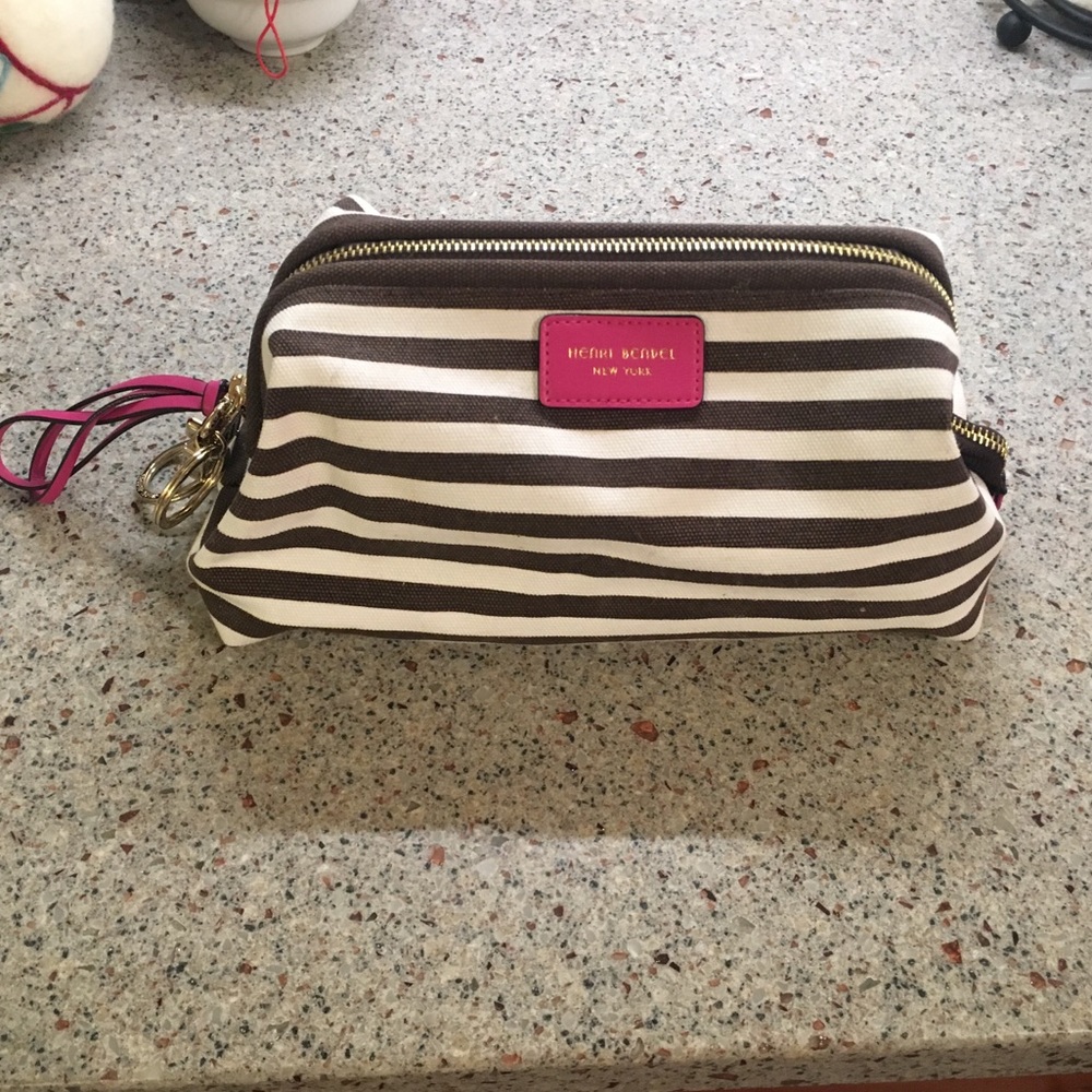 *NEW* Henri Bendel makeup bag + lock keychain